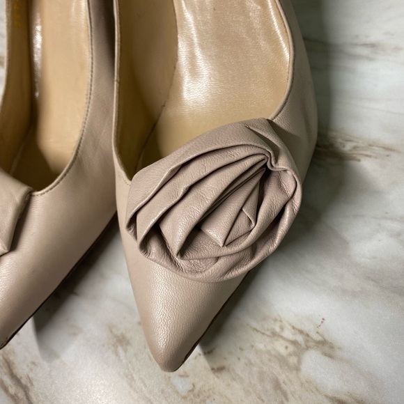 AUTHENTIC Valentino Garavani pink nude pointed toe heels and free neckla… - Picture 9 of 12